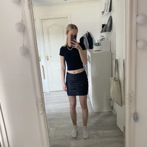 fest kjol - fin glittrig kjol endast använd en gång