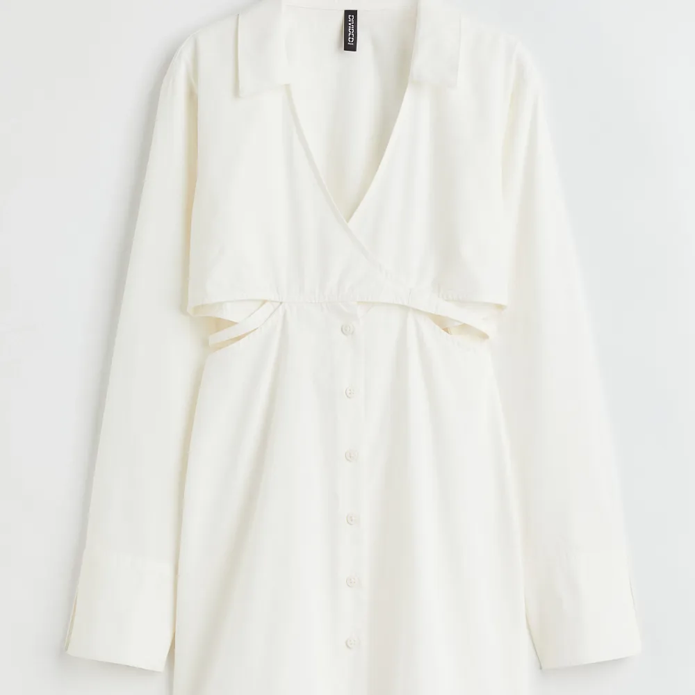Säljer denna klänning från H&M, den är endast testad ( prislapp kvar ) Köpte dem för 249kr 💕  . Klänningar.