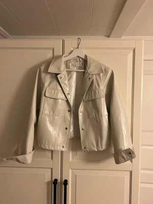 Jacka - Jättesnygg vårjacka från NLYtrend! 