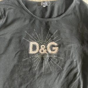 Dolce & gabbana  - Super fin tröja. Några stenar har gått bort annars bra skick 
