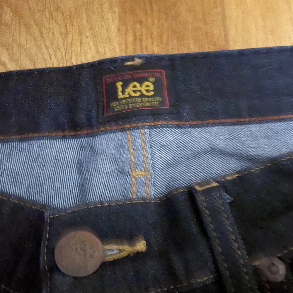 Lee byxor knappt använda kanske 5 gånger . Jeans & Byxor.