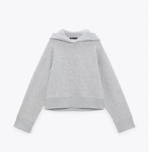 Zara hoodie - Nästan aldrig använd, bra skick, jätteskön❤️LÄS MIN BIO INNAN NI SKRIVER