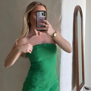 Klänning bandau - jättefin och smickrande grön klänning från missguided! Aldrig använt💚💚