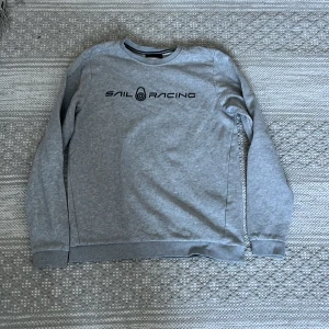 Sail Racing tröja - Tjock Sail Racing tröja. Knappt använd. Väldigt bra skick. Pris kan diskuteras.