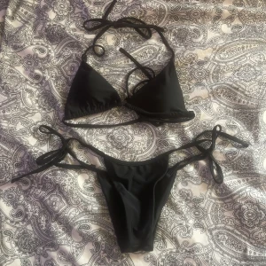 Svart bikini  - Aldrig använt liten i Storlien storlek xs