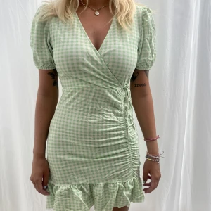 Klänning - Super söt klänning från Gina, perfekt nu till sommaren💚💚