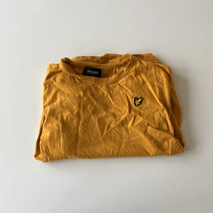 Lyle & Scott tröja - En lyle Scott tröja. Snygg men ganska liten 