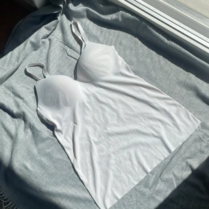 Uniqlo Airism Camisole Bra Top (White) - From Uniqlo, size is L(see image for specific size) but can probably fit M over here. There is a bit of scratch on the side indicated in the photo. 
