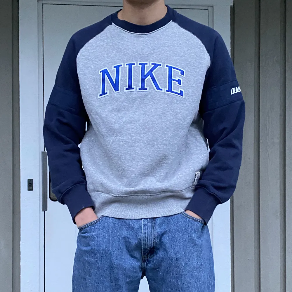 Jättefin Vintage Nike Sweatshirt. Lägg ett bud🫶🏼 . Hoodies.