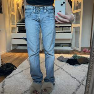 skit snygga lågmidjade jeans