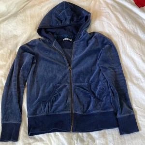 blå kofta - en blå kofta i storlek xs