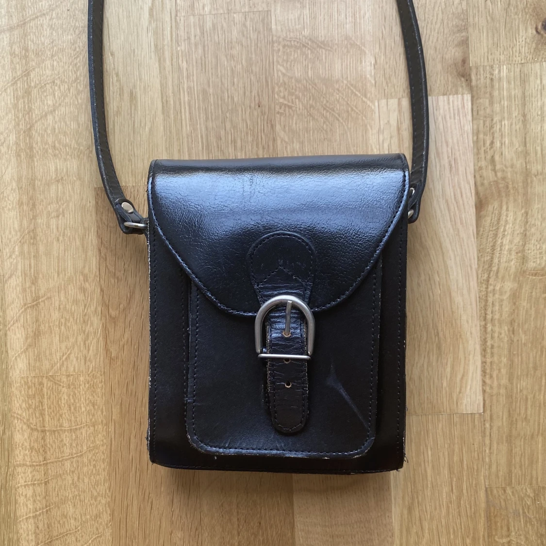 Svart väska i läder - 90