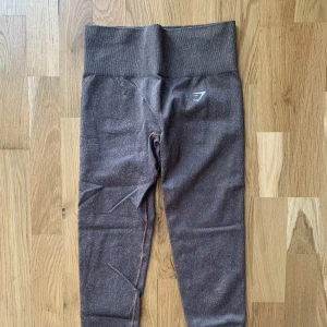 Gymshark tights - Adapt fleck seamless leggings från gymshark i färgen mineral brown, strl S, använda ca 3 ggr, som nya