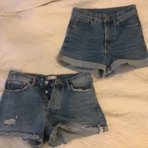 Jeans shorts  - De slitna: strl 36  De högmidjade: strl 26 Köp båda för 175 , 1 för 150