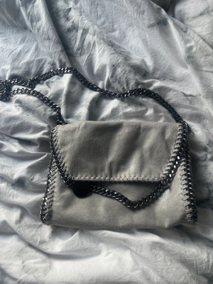 Valleycomfy väska - Grå väska i bra skick, inte använd så många gånger💐