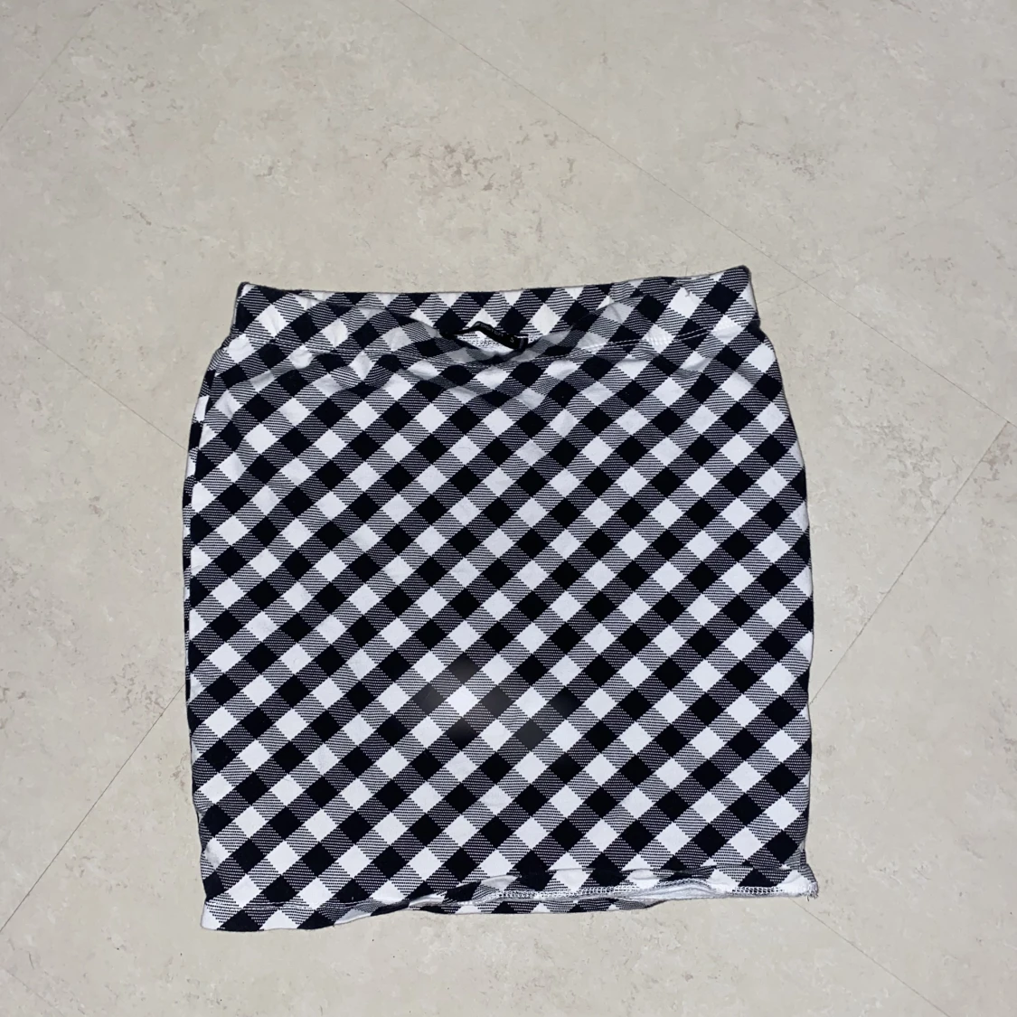 Rutig tajt kjol  - 90