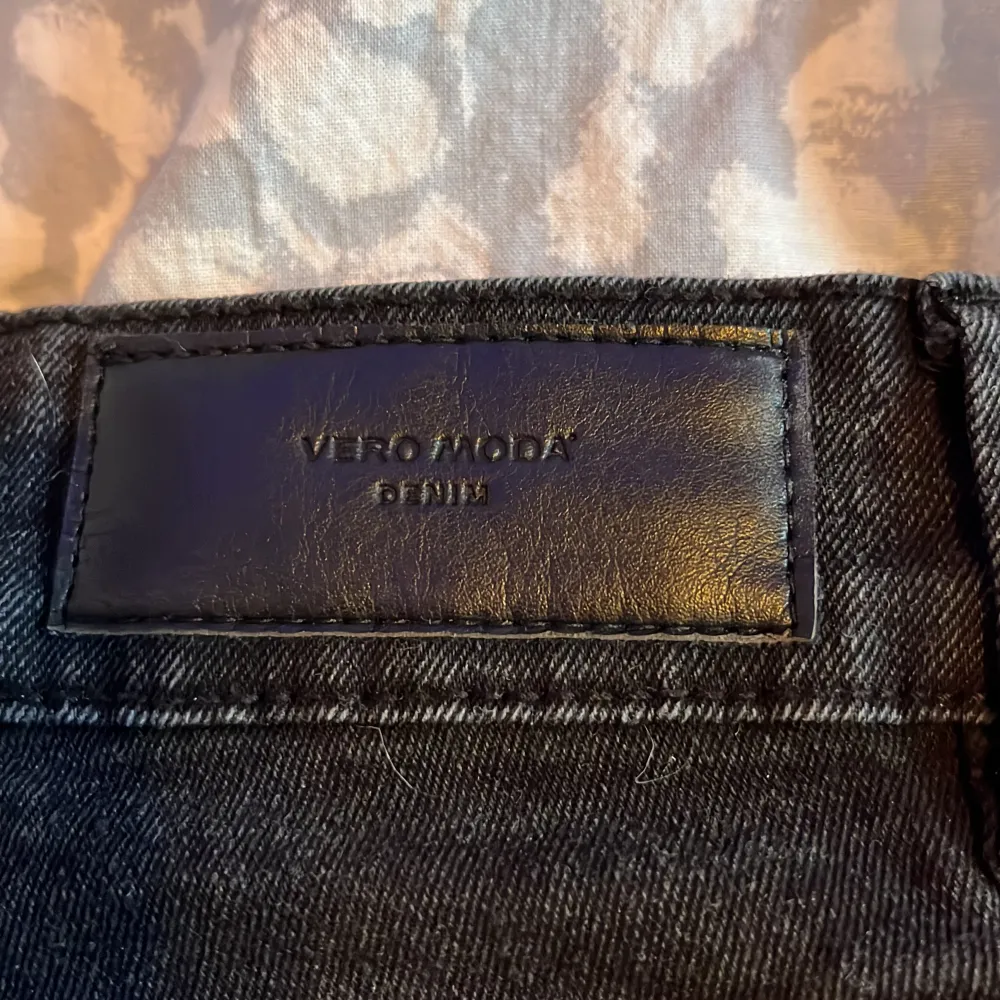 Svarta jeansshorts från vero moda. Köparen står för frakten!🤍. Shorts.