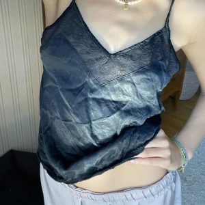 Fest topp - Gammal fest topp med spets i kanten 