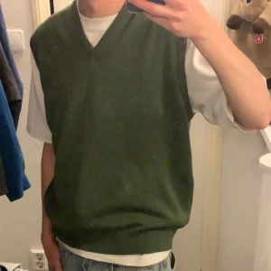 Vintage  - Vintage väst, använd fåtal gånger inge fläckar eller nåt sånt. Skriv dm vid frågor 