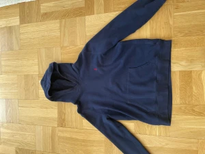 En fin Ralph Laurent hoodie - En Ralph Laurent hoodie knappt använd köpt för 700kr