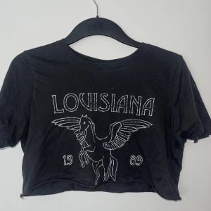 Kroppad topp - Kroppad topp från gina tricot i storlek s.