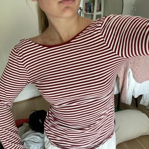 randig tröja! - säljer denna superfina tröja då den inte kommer till användning!😇