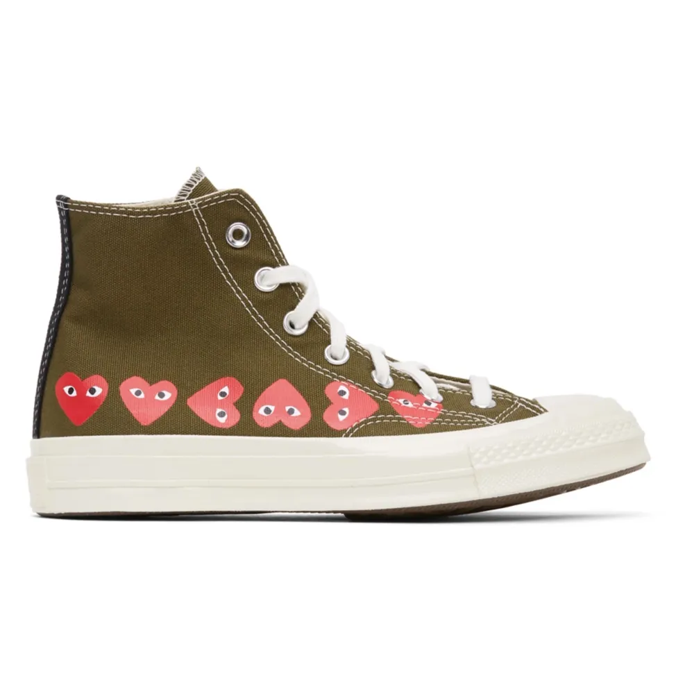 Gröna comme des garçons play x converse i bra skick. Färgen är grönbrun och storleken är 39. Älskar dessa men använder inte lika mycket längre så säljer pga det. Nypris är ca 1700 kr, men jag säljer för 700 kr inklusive frakt.. Skor.