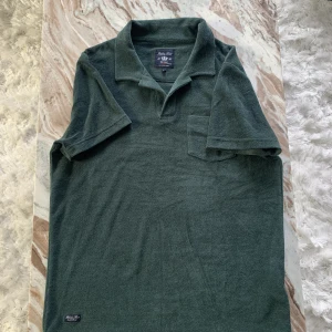 Mörkgrön frotté pike - Snygg trendig piké i frotté Skick 8/10 300kr