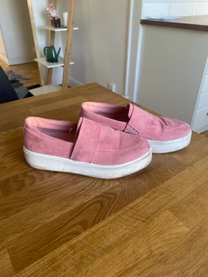 Skor på sommaren - Skor som passar bra att använda på sommaren. Använt 2-3 gånger. 