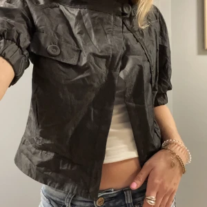 Cool jacka  - Jätte snygg svart/silvrig jacka från Italien som jag nästan aldrig har använt!😍💕