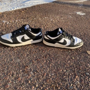 Nike Panda Dunks storlek 42 - Kvitto + klistermärken finns