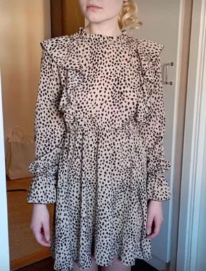 Klänning S - Jätte fin klänning.använd en gång och i fint skick  