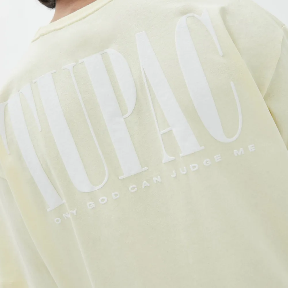 Gul Tupac T-Shirt från PULL&BEAR.  Använd några ggr.  Inga skador/fläckar.  Stl M, Oversize.  100 kr. . T-shirts.