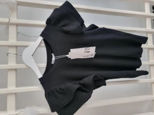 Zara top Ny - Svart top från Zara, strl S. NY med prislapp