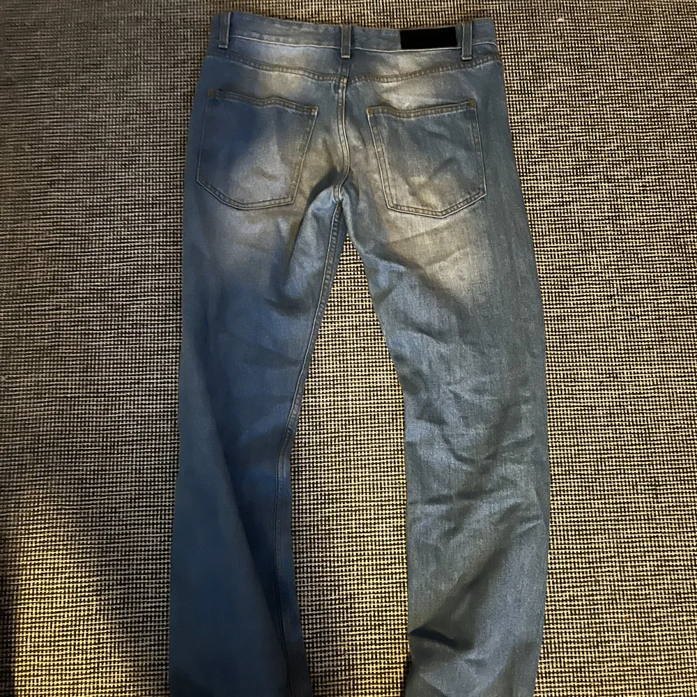 Säljer dessa ljus blå jeans. Tvättas innan. Använda men bra skick.. Jeans & Byxor.