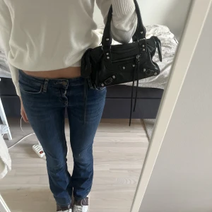 Jeans - Jättefina utsvängda jeans💕