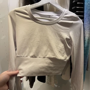 Träningströja  - Från shein, superskönt material och sitter som en smäck. 