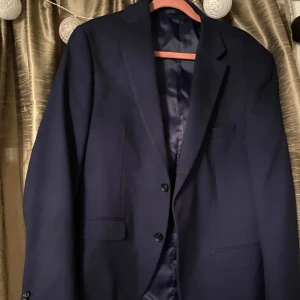 Kavaj - Kavaj från riley, passar S/M. Bra skick.