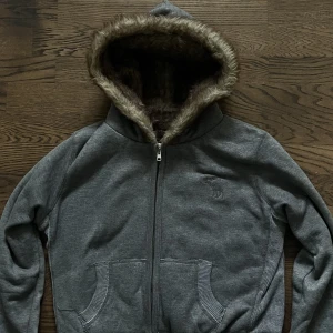 Abercrombie & fitch  - Jätte snygg Abercrombie & fitch zipup, storlek S men är mer som en XS