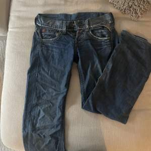 Skit snygga lågmidjade jeans från Replay i storlek W27 L34