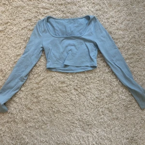 Tröja - super fin magtröja, den är noprig vid armhålorna men går att ta bort men såm speciel sak för nopror❤️