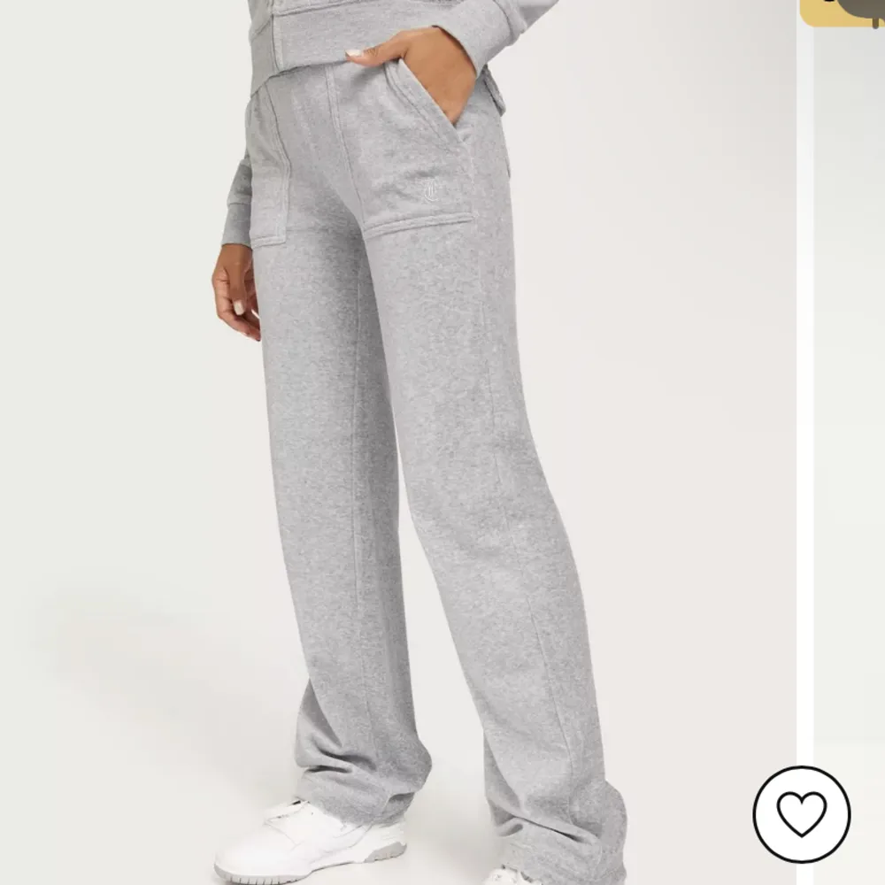 Säljer dessa super snygga och trendiga juicy byxorna ♾️ storlek: xs ♾️ inga defekter ♾️ pris kan diskuteras💗. Jeans & Byxor.