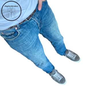 Säljer nu mina asfeta Woodbird jeans till suveränt pris och bra kvalite för endast 449!!! Storleken är W:32 L:34. Hör av dig vid minsta bekymmer🙌