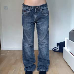 Skitsnygga jeans köpta på Plick men användes inte! (Bilder från förra ägaren)