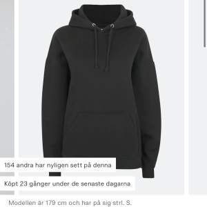 En Hoddie från bik bok som knappt är använd men jätte fin, skriv bara till mig om ni är intresserade!💕