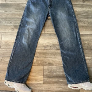 DNA Jeans 🧬👖 - Riktigt snygga jeans med väldigt stor passform! Riktigt Baggy och passar bra på den stilen  Cond 7/10
