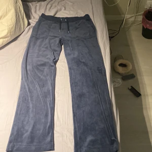 Juicy couture byxor  - Hej! Säljer mina juicy couture byxor som inte kommer till någon användning. Vill gärns bli av med de så kom med prisförslag. Jag står INTE för frakten!