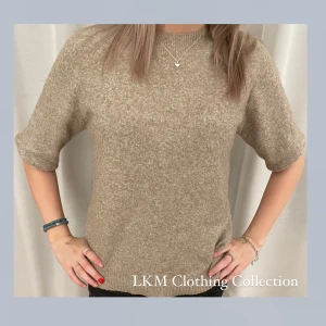 Stickad beige t-shirt - Stickad t shirt perfekt för hösten och vintern 🤎