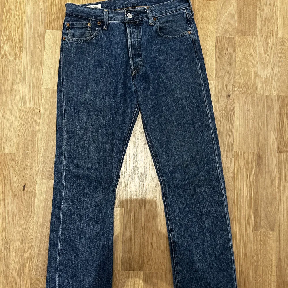 Sköna blåa levis 501 jeans. Skickt (8/10). Jeans & Byxor.