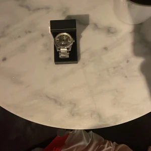 Casio klocka  - Klocka i fint skick. Vad jag vet så är den gammal och nästan aldrig använd.